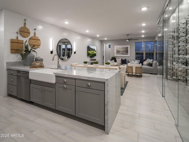 2121 W SONORAN DESERT Drive 164, Phoenix, AZ 85085