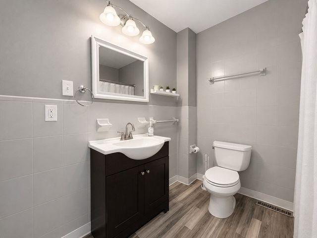 14 Newbury St, Revere, MA 02151