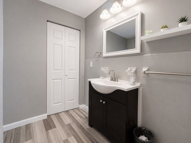 14 Newbury St, Revere, MA 02151