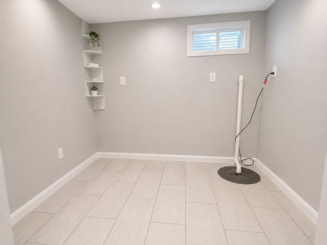 14 Newbury St, Revere, MA 02151