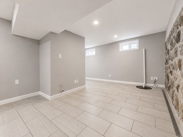 14 Newbury St, Revere, MA 02151