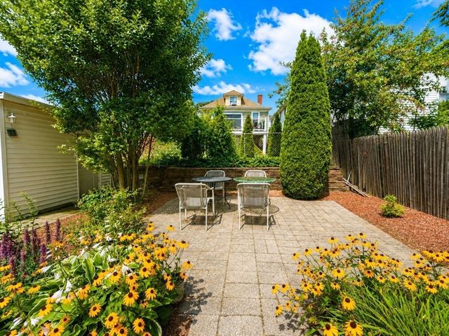 14 Newbury St, Revere, MA 02151