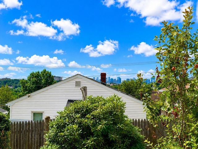 14 Newbury St, Revere, MA 02151