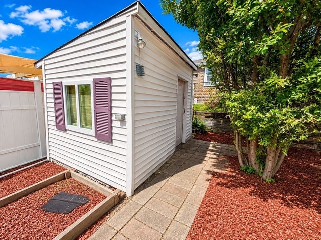 14 Newbury St, Revere, MA 02151