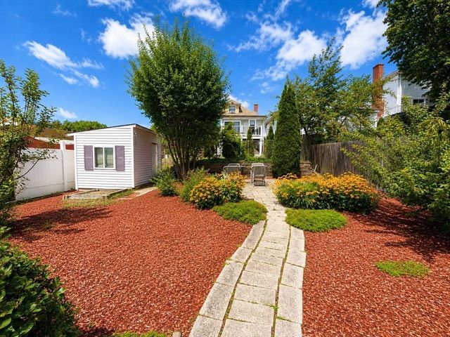 14 Newbury St, Revere, MA 02151