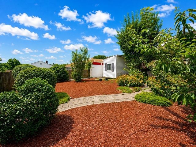 14 Newbury St, Revere, MA 02151