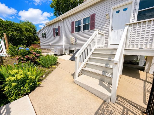 14 Newbury St, Revere, MA 02151