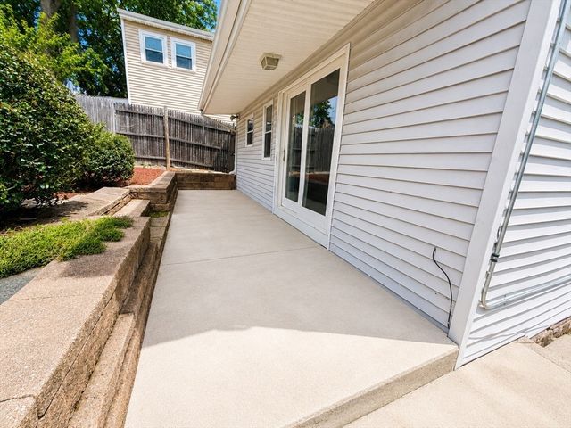 14 Newbury St, Revere, MA 02151