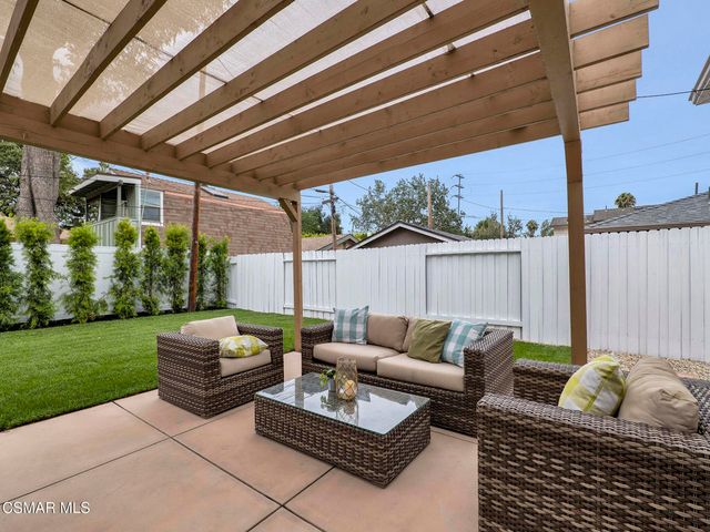 606 Hodencamp Road, Thousand Oaks, CA 91360