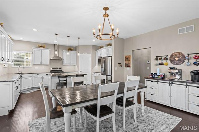 432 Flagstone Pass Drive, O'fallon, IL 62269