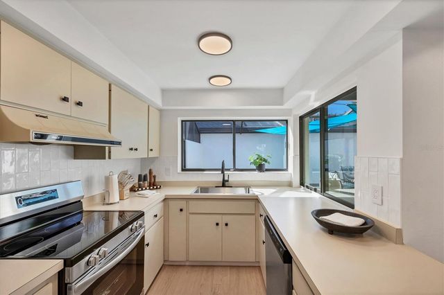 3919 GLEN OAKS MANOR DRIVE, Sarasota, FL 34232