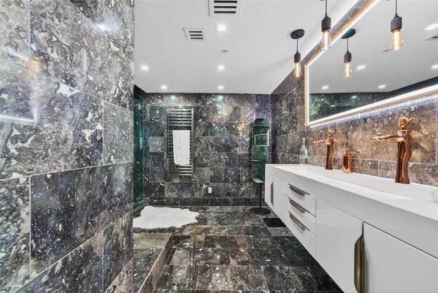 90 SW 3rd St PH-12, Miami, FL 33130