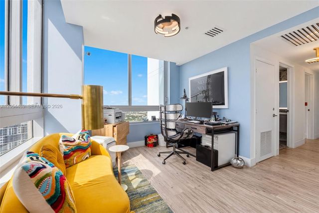 90 SW 3rd St PH-12, Miami, FL 33130