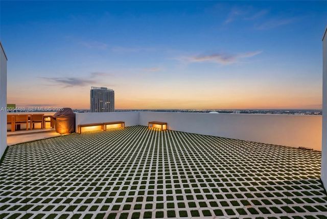 90 SW 3rd St PH-12, Miami, FL 33130