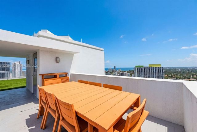 90 SW 3rd St PH-12, Miami, FL 33130