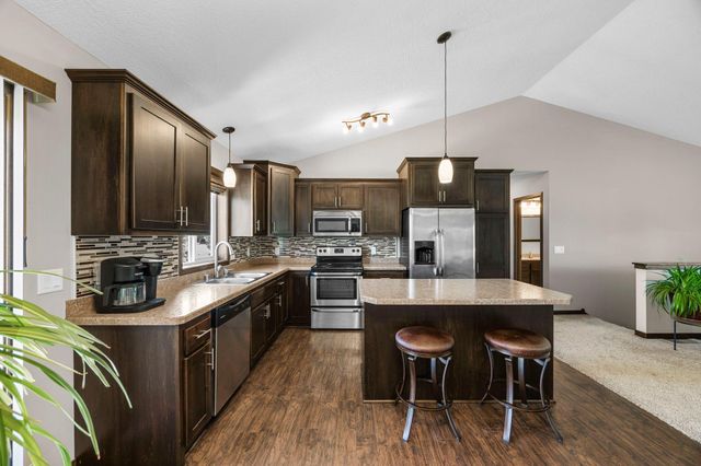 10 8th Avenue SE, Isanti, MN 55040