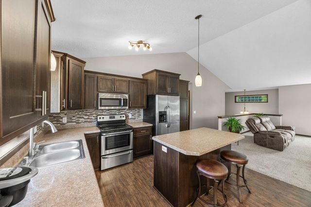 10 8th Avenue SE, Isanti, MN 55040