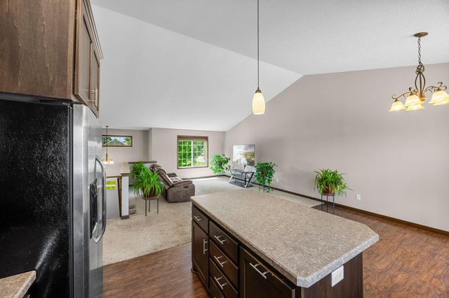 10 8th Avenue SE, Isanti, MN 55040
