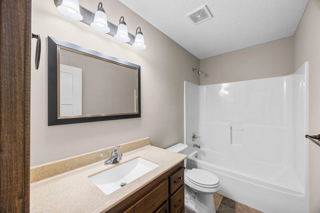 10 8th Avenue SE, Isanti, MN 55040