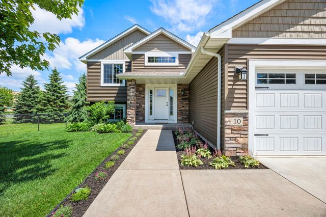 10 8th Avenue SE, Isanti, MN 55040