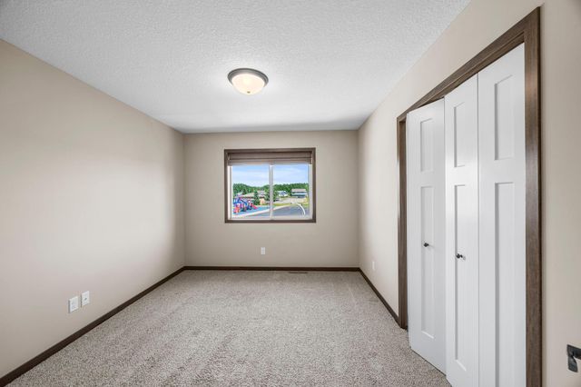 10 8th Avenue SE, Isanti, MN 55040