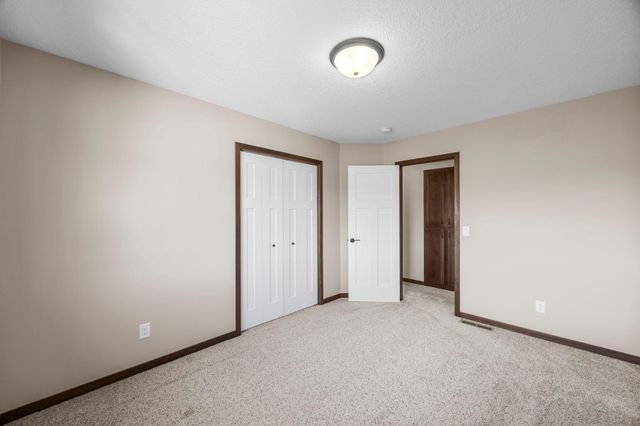 10 8th Avenue SE, Isanti, MN 55040