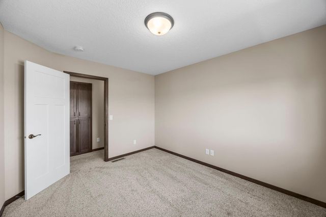 10 8th Avenue SE, Isanti, MN 55040