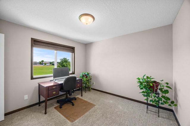 10 8th Avenue SE, Isanti, MN 55040