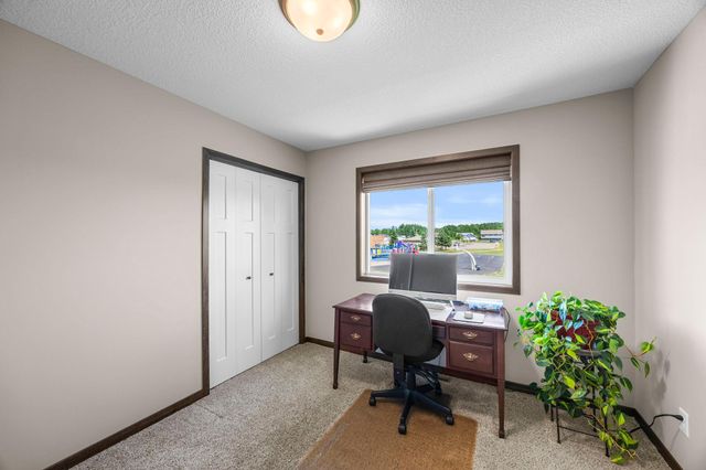 10 8th Avenue SE, Isanti, MN 55040