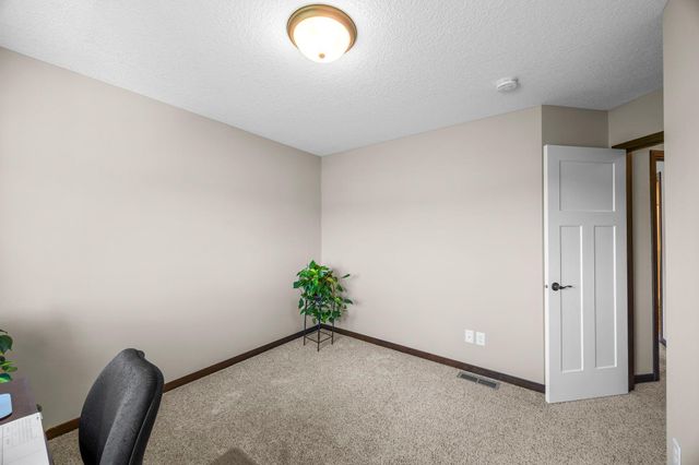 10 8th Avenue SE, Isanti, MN 55040