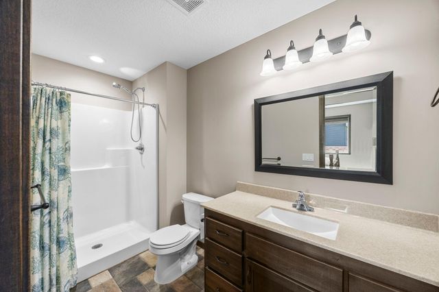 10 8th Avenue SE, Isanti, MN 55040