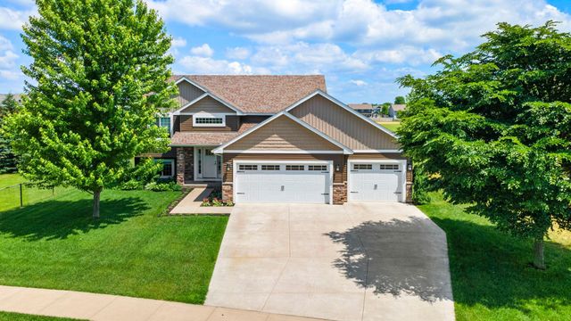 10 8th Avenue SE, Isanti, MN 55040