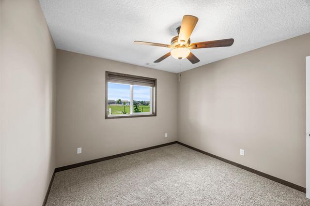 10 8th Avenue SE, Isanti, MN 55040