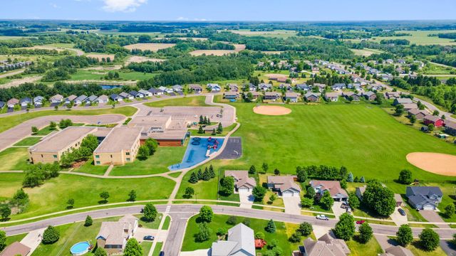 10 8th Avenue SE, Isanti, MN 55040
