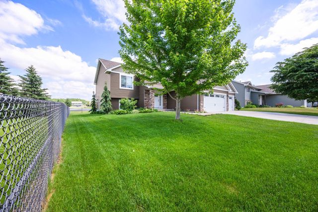 10 8th Avenue SE, Isanti, MN 55040