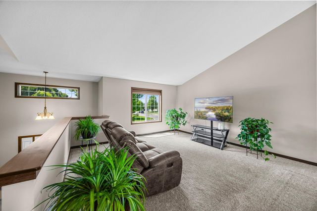 10 8th Avenue SE, Isanti, MN 55040