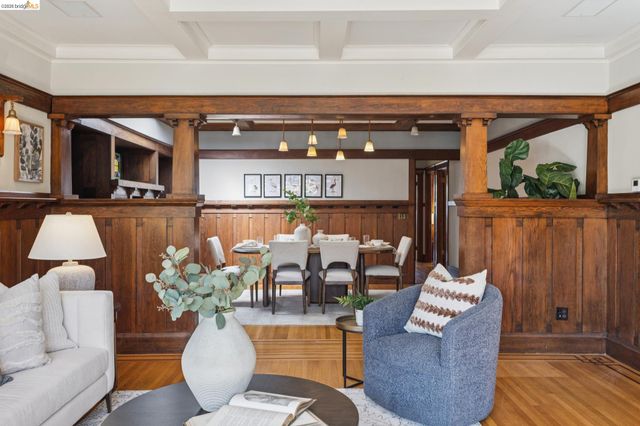 360 Alcatraz Ave, Oakland, CA 94618