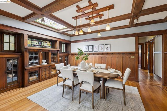 360 Alcatraz Ave, Oakland, CA 94618