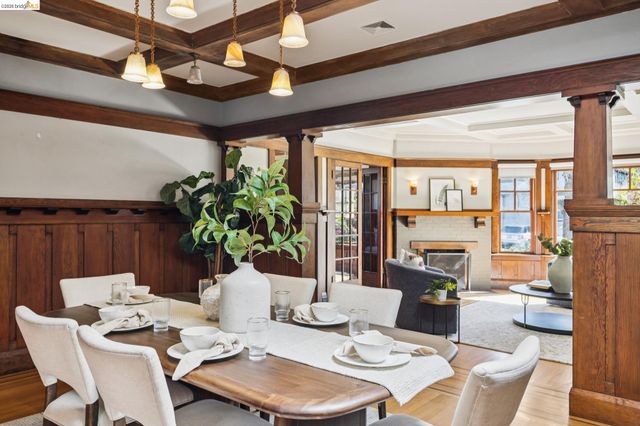 360 Alcatraz Ave, Oakland, CA 94618