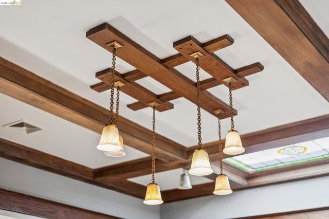 360 Alcatraz Ave, Oakland, CA 94618