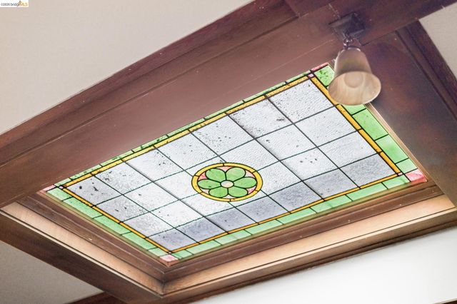 360 Alcatraz Ave, Oakland, CA 94618