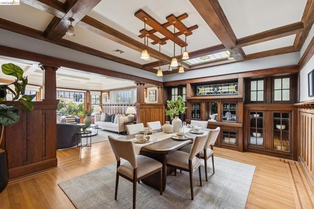 360 Alcatraz Ave, Oakland, CA 94618