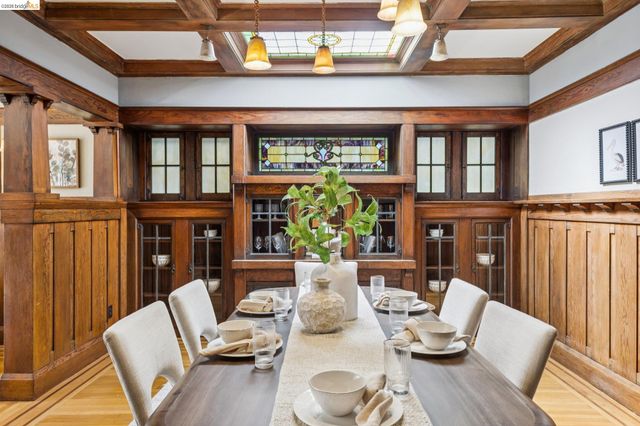 360 Alcatraz Ave, Oakland, CA 94618