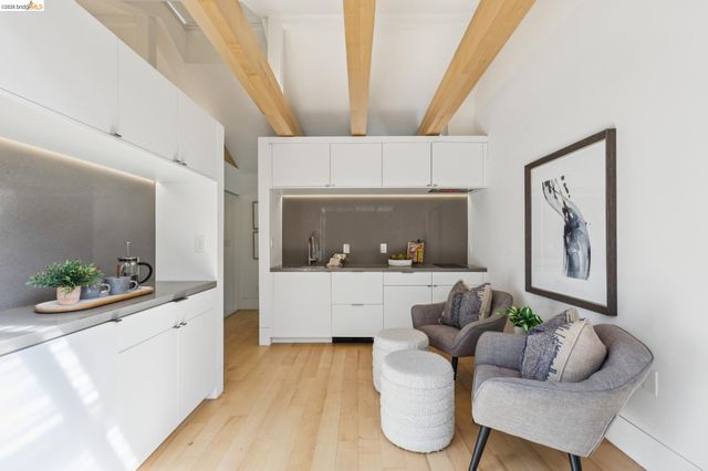 360 Alcatraz Ave, Oakland, CA 94618