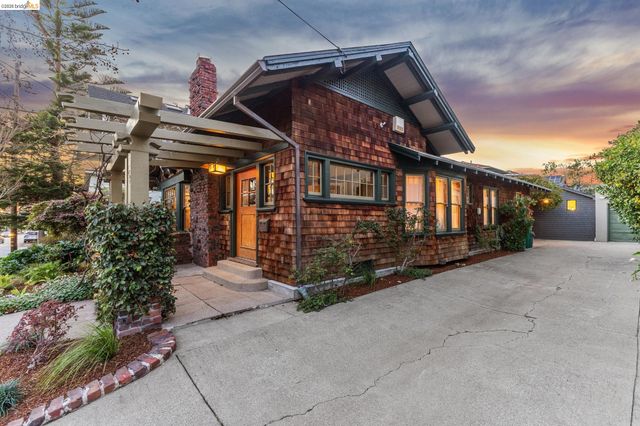 360 Alcatraz Ave, Oakland, CA 94618