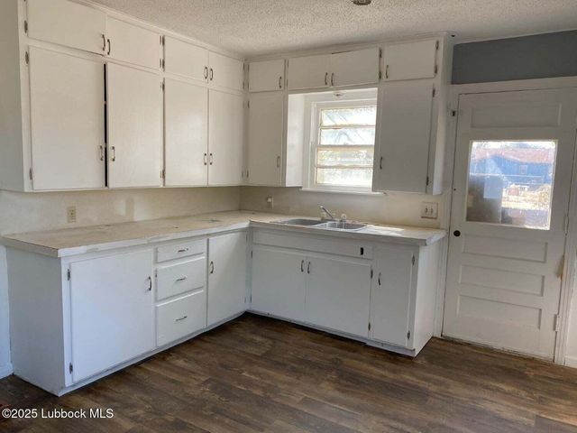 1917 39th Street, Lubbock, TX 79412