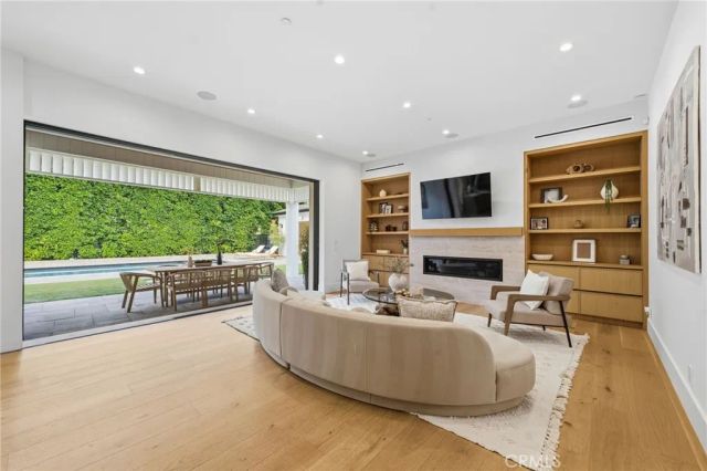 5414 Genesta, Encino, CA 91316