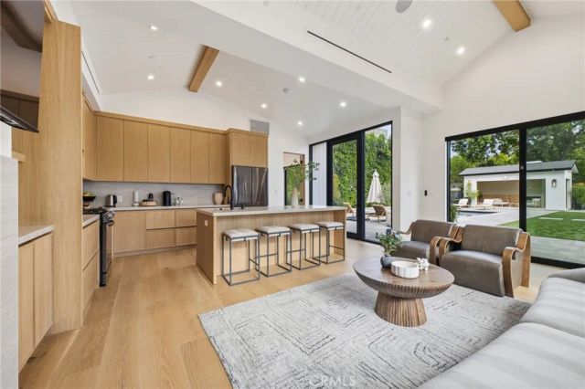 5414 Genesta, Encino, CA 91316