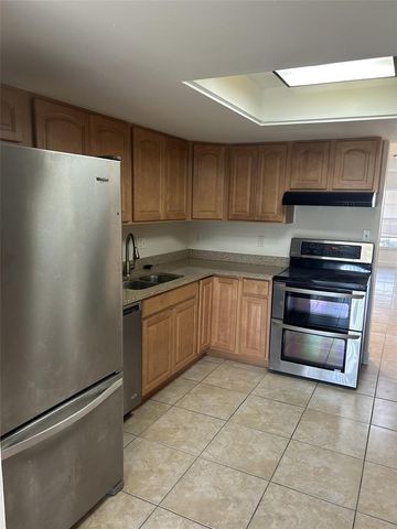 8334 DR MARTIN LUTHER KING JR STREET N, St Petersburg, FL 33702