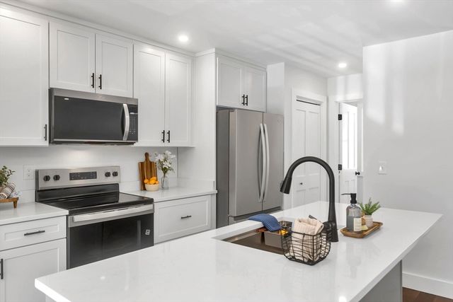 19 Cottage Ave, Southampton, MA 01073